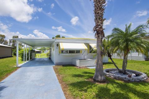 7 S Granada Ln, Port Saint Lucie, FL 34952