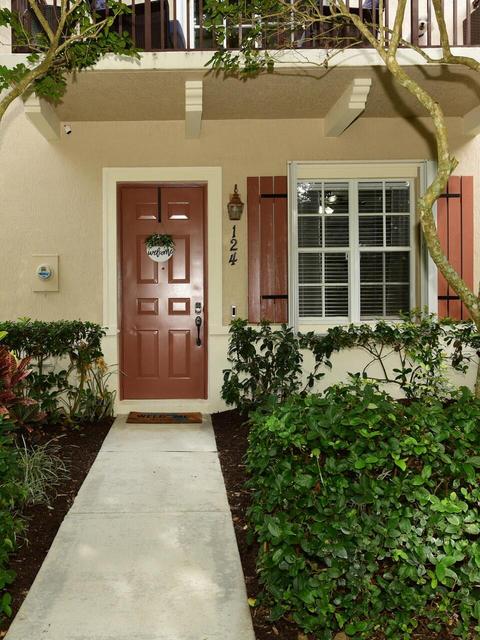 124 E Indian Crossing Cir, Jupiter, FL 33458