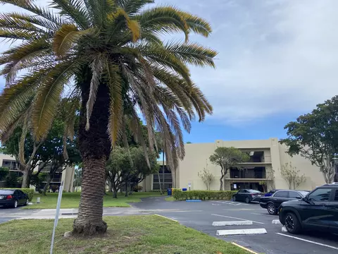 5220 Las Verdes Cir #209, Delray Beach, FL 33484