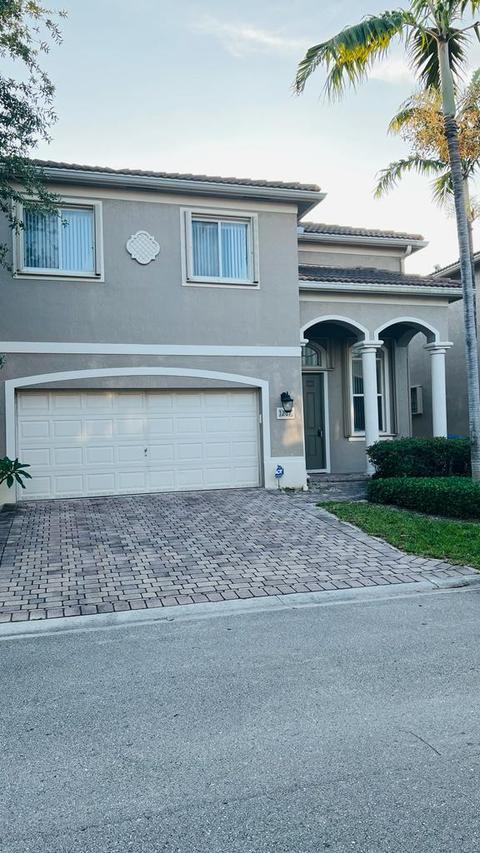 1267 Rosegate Blvd, Riviera Beach, FL 33404