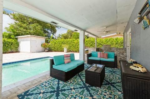3851 NE 4th Ter, Pompano Beach, FL 33064