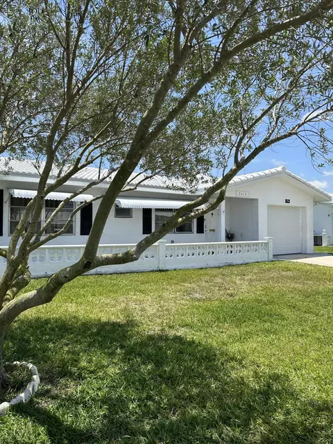 2012 SW 18th Dr, Boynton Beach, FL 33426
