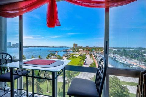 301 Lake Shore Dr #709, Lake Park, FL 33403