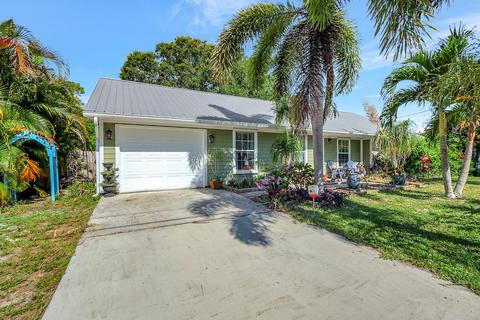 5717 Cassia Dr, Fort Pierce, FL 34982