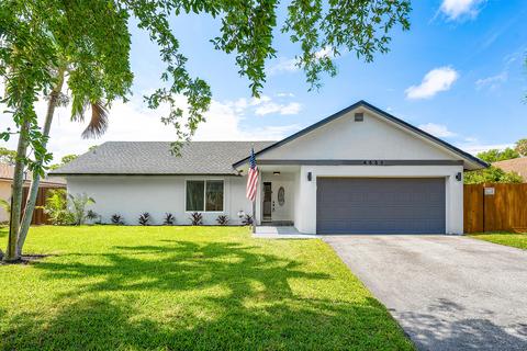 4553 NW 6th Ct, Delray Beach, FL 33445