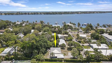 3017 SE Waveland Pl, Stuart, FL 34996