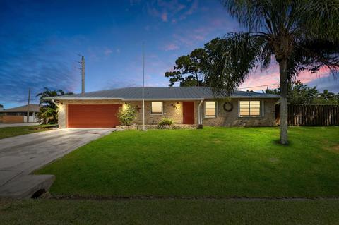 401 SE Wallace Ter, Port Saint Lucie, FL 34983