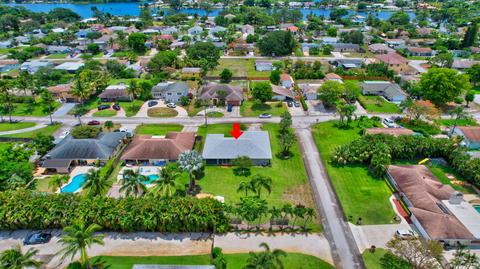 6647 N Plymouth Dr, Lake Worth, FL 33462