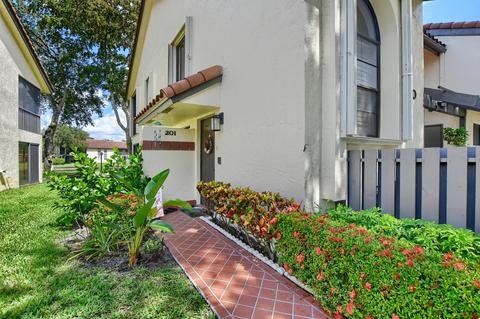 10423 S Circle Lake Dr #201, Boynton Beach, FL 33437