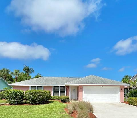 1933 NE Acapulco Dr, Jensen Beach, FL 34957