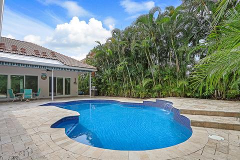 159 Oakwood Ln, Palm Beach Gardens, FL 33410