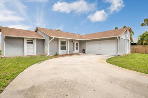 2209 SE Carnation Rd, Port Saint Lucie, FL 34952