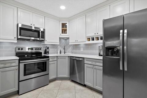 3530 Pine Tree Ct #B-2, Greenacres, FL 33463