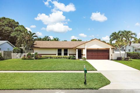 201 Dove Cir, Royal Palm Beach, FL 33411