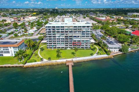 3040 Lake Shore Dr #302, Riviera Beach, FL 33404