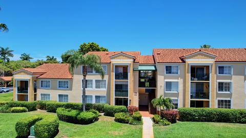 135 Yacht Club Way #204, Hypoluxo, FL 33462