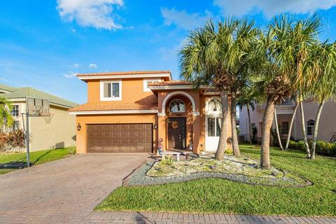 120 Sarona Cir, Royal Palm Beach, FL 33411