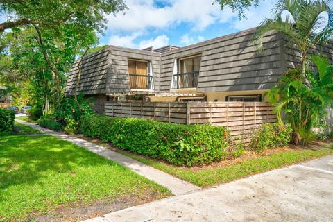 1307 13th Ter, Palm Beach Gardens, FL 33418