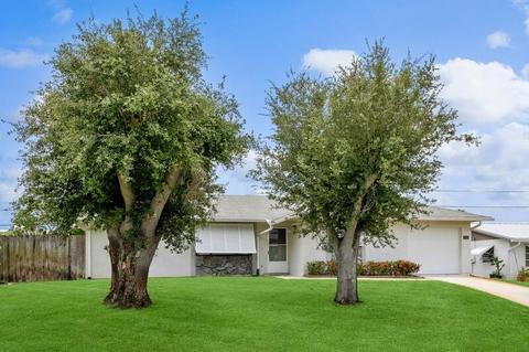 2328 NE 16th Ct, Jensen Beach, FL 34957