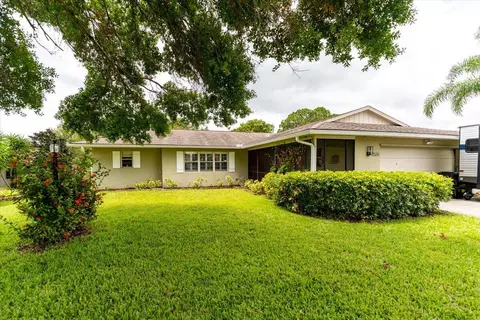 2526 SE Victory Ave, Port Saint Lucie, FL 34952