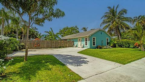 9426 SE Venus St, Hobe Sound, FL 33455