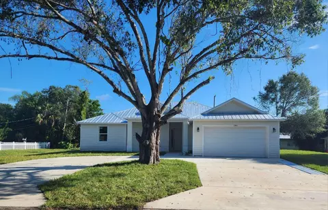 1080 Saeger Ave, Fort Pierce, FL 34982