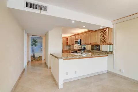 13 Royal Palm Way #302, Boca Raton, FL 33432