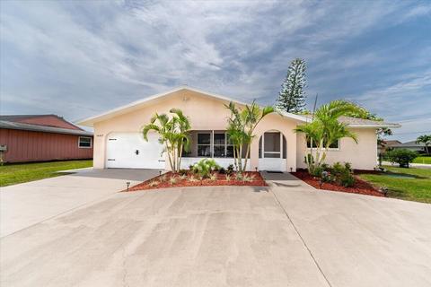 1697 SE Floresta Dr, Port Saint Lucie, FL 34983