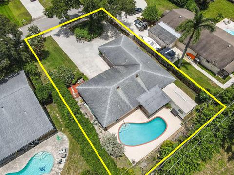 4692 Dolphin Dr, Lake Worth, FL 33463
