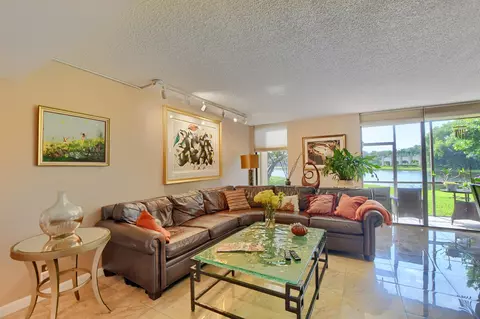 3606 Bridgewood Dr, Boca Raton, FL 33434