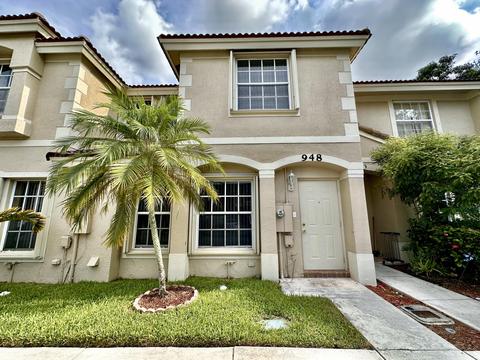948 Summit Lake Dr, West Palm Beach, FL 33406