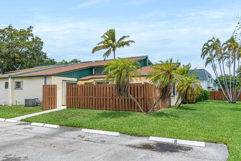 1004 Manor Dr, Palm Springs, FL 33461