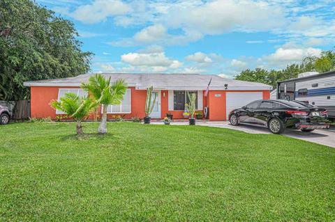 1911 SE Oxmoor Ter, Port Saint Lucie, FL 34952
