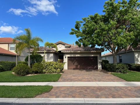 3476 Princeton Dr, Wellington, FL 33414