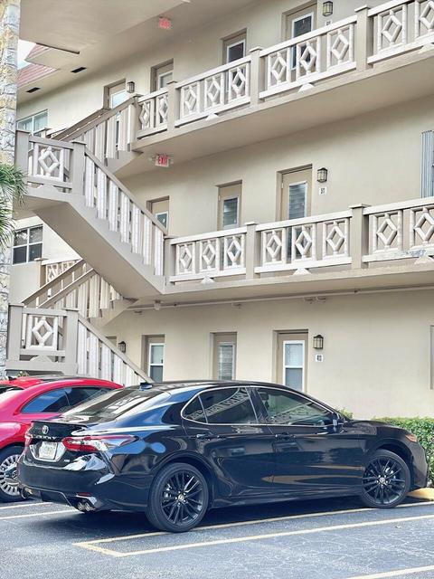 5000 NW 36th St #411, Lauderdale Lakes, FL 33319