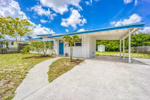 8792 SE Parkway Dr, Hobe Sound, FL 33455
