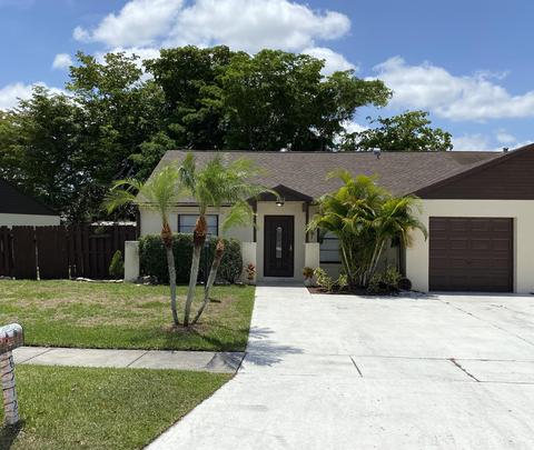 8512 Blue Cypress Dr, Lake Worth, FL 33467