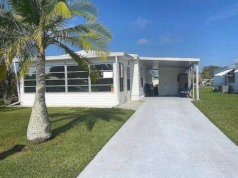 21 Flores Way, Port Saint Lucie, FL 34952