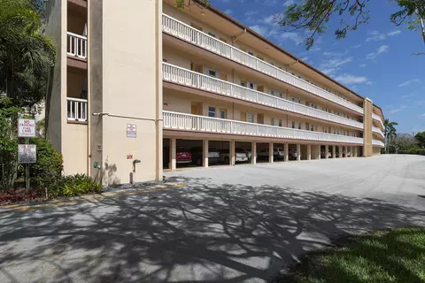 6701 Cypress Rd #114, Plantation, FL 33317