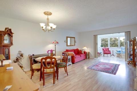 3951 Via Poinciana #310, Lake Worth, FL 33467