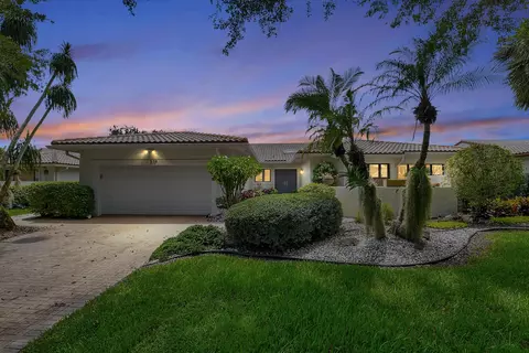 19 Bristol Ln, Boynton Beach, FL 33436