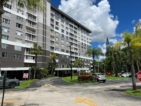 3850 Washington St #405, Hollywood, FL 33021