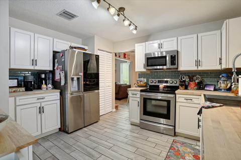 550 S Broadway, Lantana, FL 33462