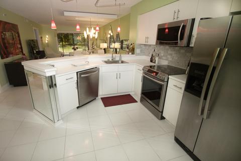 2334 S Cypress Bend Dr #211, Pompano Beach, FL 33069