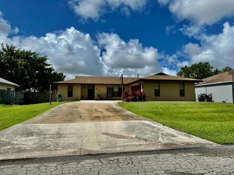 814 SE Carnival Ave, Port Saint Lucie, FL 34983