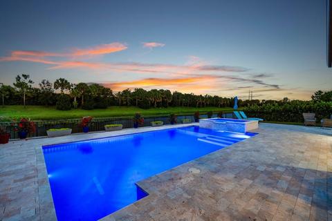 9051 Grand Prix Ln, Boynton Beach, FL 33472