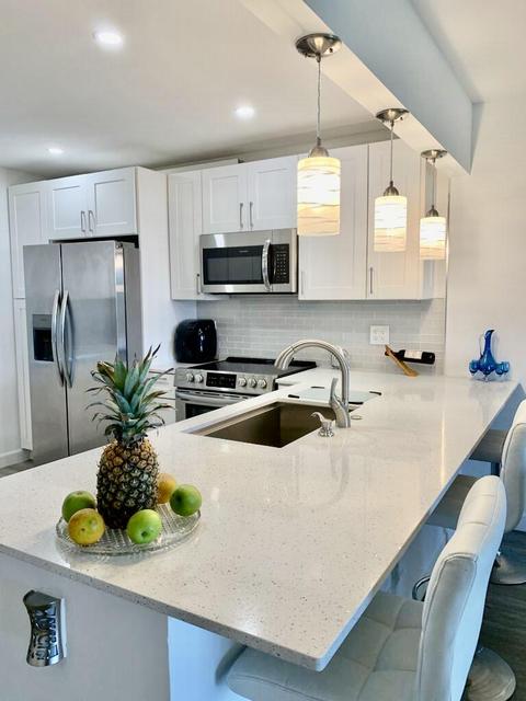 575 Oaks Ln #709, Pompano Beach, FL 33069