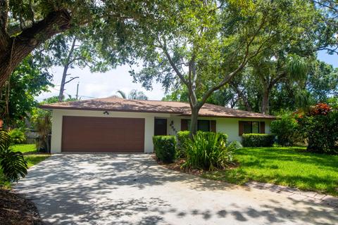 4867 Dolphin Dr, Lake Worth, FL 33463