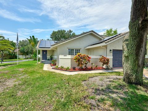1230 SW 65th Ave, Plantation, FL 33317