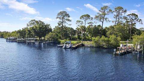 674 SE Hidden River Dr, Port Saint Lucie, FL 34983